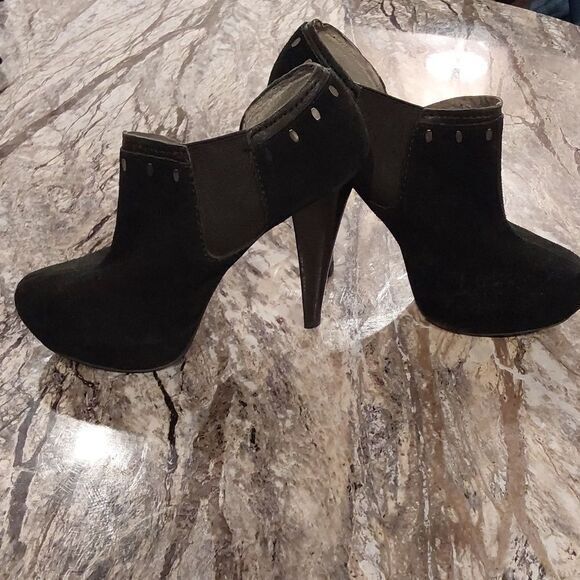 levity Shoes - Levity 4 inch Black Suede Size‎ 7 1/2 M Ankle Bootie